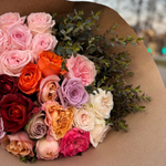 охапка Феи — выбор за нами — ароматные и интерьерные розы, веточка эвкалипта и ещё чуть-чуть