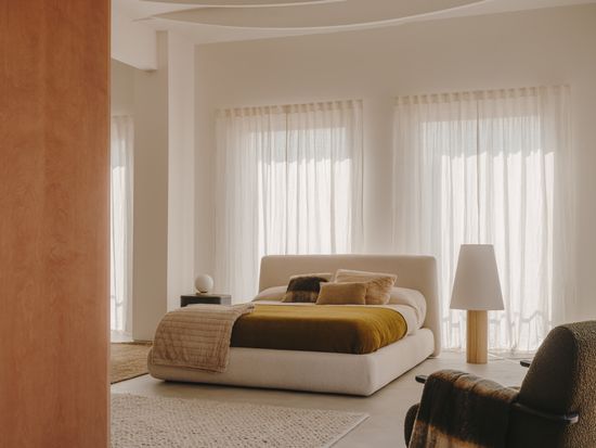 Кровать Martina со съемным бежевым чехлом из ткани букле под матрас 180 х 200 см