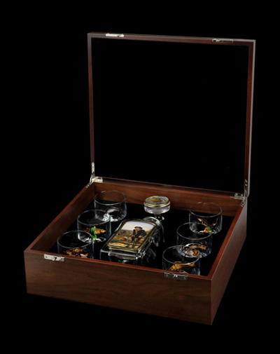 Подарочный набор "Русская Рыбалка Штоф" в футляре из ореха.