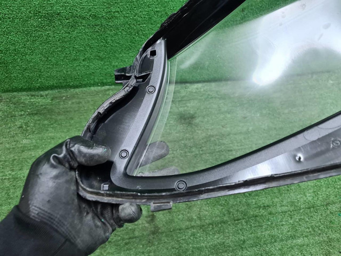 Стекло фары правое Mercedes E W213 (2016-2021)