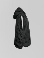 Жилетка однотонная на молнии и кнопках с капюшоном и вышитым узором