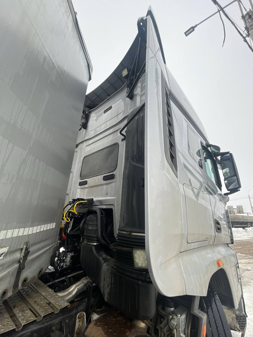 FAW J7 4x2 Седельный тягач CA4180P77K25E5 (Дизельный, 12,5 л, 553 л.с., АТ)