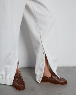 Комплект: толстовка и брюки из футера на кнопках белый