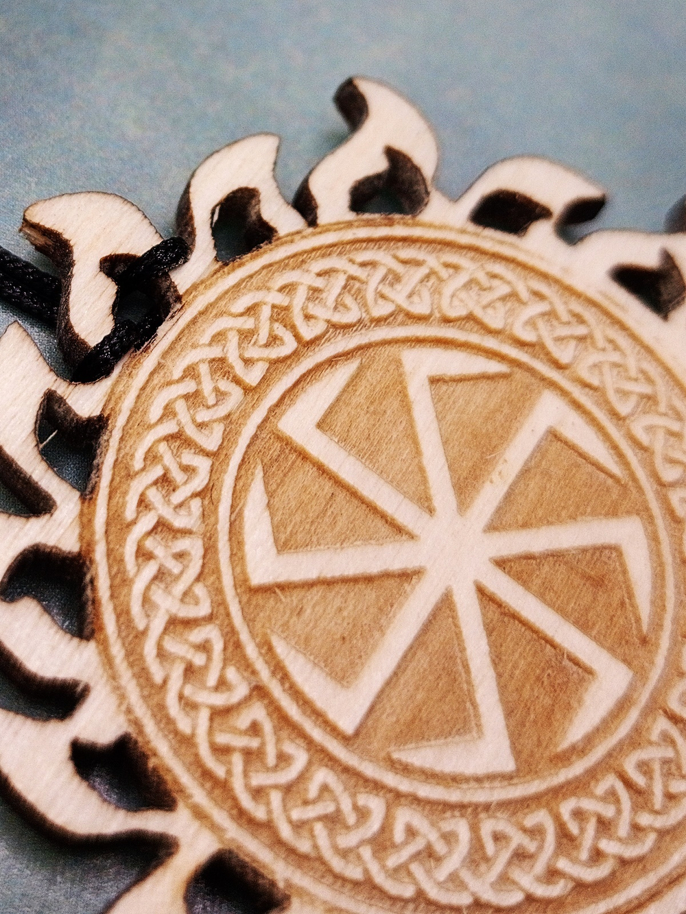 Кулон Коловрат