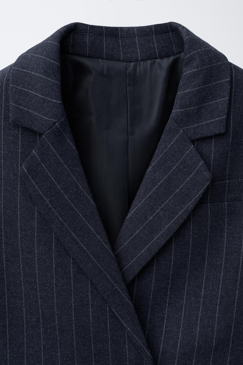 ZARA УКОРОЧЕННЫЙ БЛЕЙЗЕР В ТОНКУЮ ПОЛОСКУ, МОРСКОЙ СИНИЙ