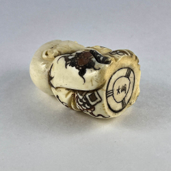 Статуэтка нэцкэ Ребенок Карако в японском кимоно