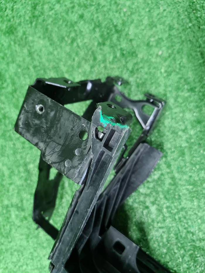 Кронштейн фары левый BMW 5er F10 F11 (2009-2017)