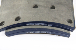 Рем. комплект тормозных накладок на ось: автобус НЕФАЗ, КАМАЗ китайский мост Shaanxi Hande Axle Co.Ltd HD90129008055 (52990000017-52) (Сверл./расточен./ ширина 220мм./  к-т 4длин+4кор шт./WVA 19581/19582 DZ90129348013, DZ90129348012, HDZ450-023TR) AFD