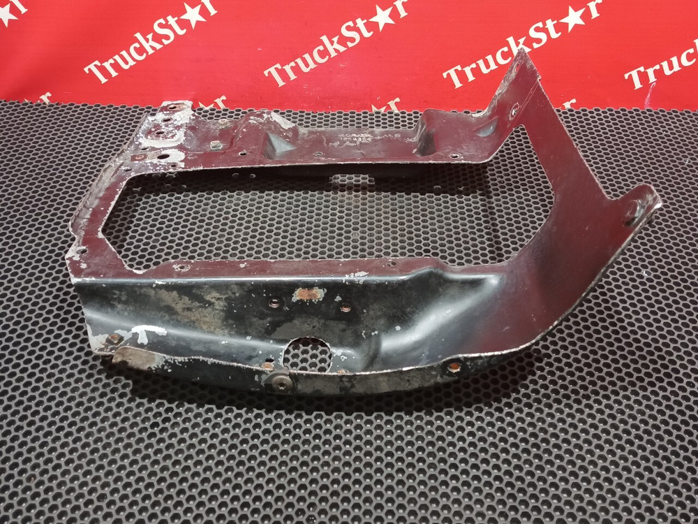 Кронштейн фары левой