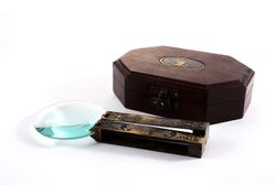 Складная лупа в деревянной коробке