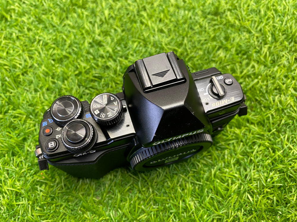 Olympus OM-D E-M10 Mark II (С дефектом)