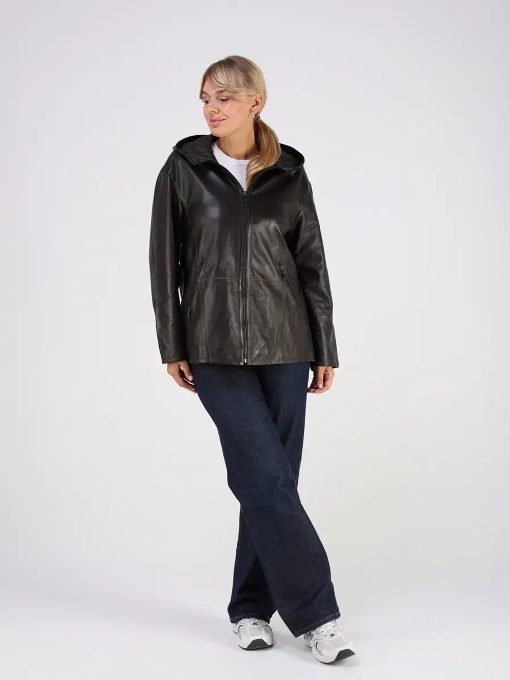 Кожаная куртка демисезонная с капюшоном оверсайз