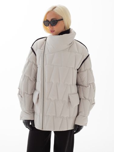 Удлиненный пуховик бежевого цвета на косой молнии