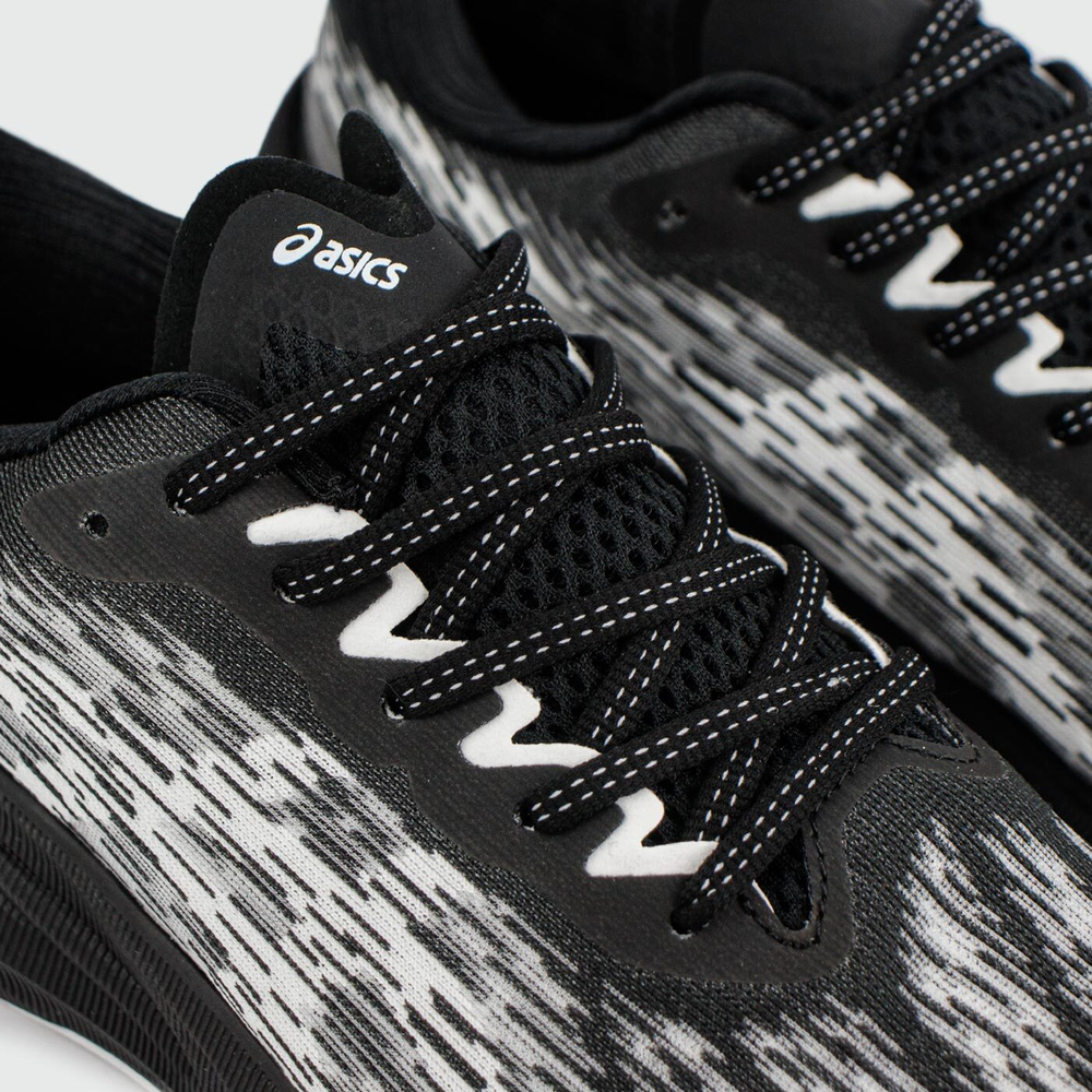 Кроссовки Asics Novoblast 3 TR Black Wh.
