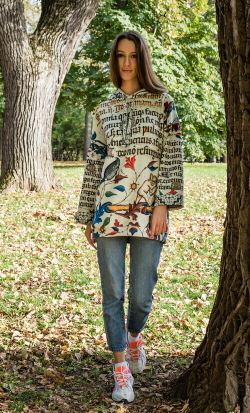 Худи "Манускрипт", по мотивам готического шрифта и иллюстраций из Бревиария короля Мартина Арагонского