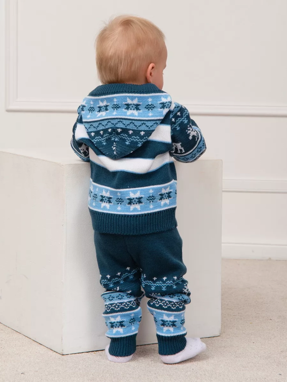 Костюм вязаный