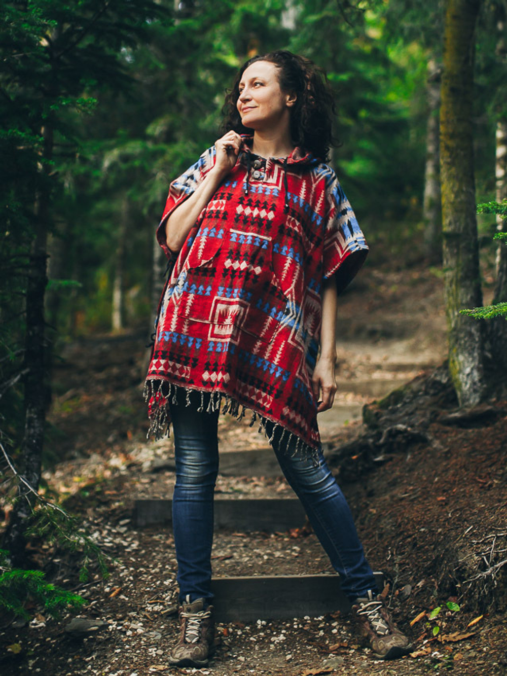 Пончо шерстяное с орнаментом