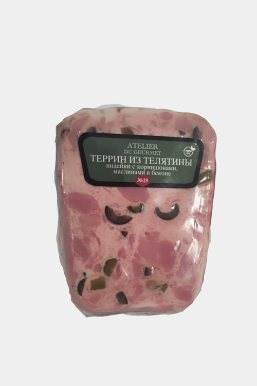 Террин из телятины, индейки с корнишонами, маслинами в беконе