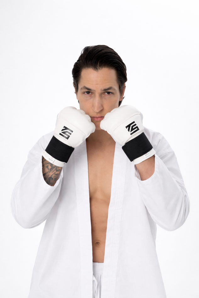Перчатки для каратэ тонкие Tomorrow star