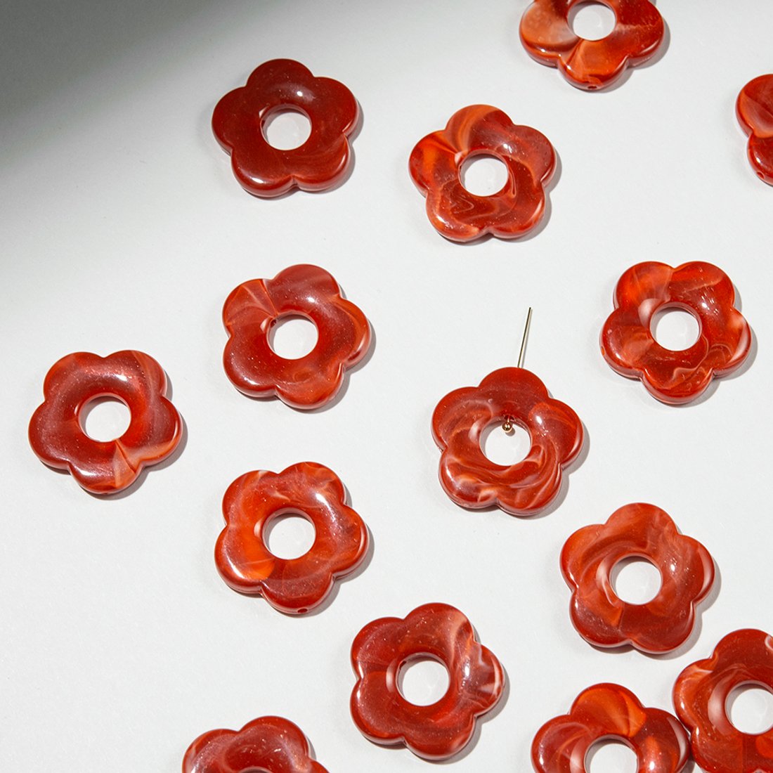 Подвеска "Незабудка", 26мм, алый акрил