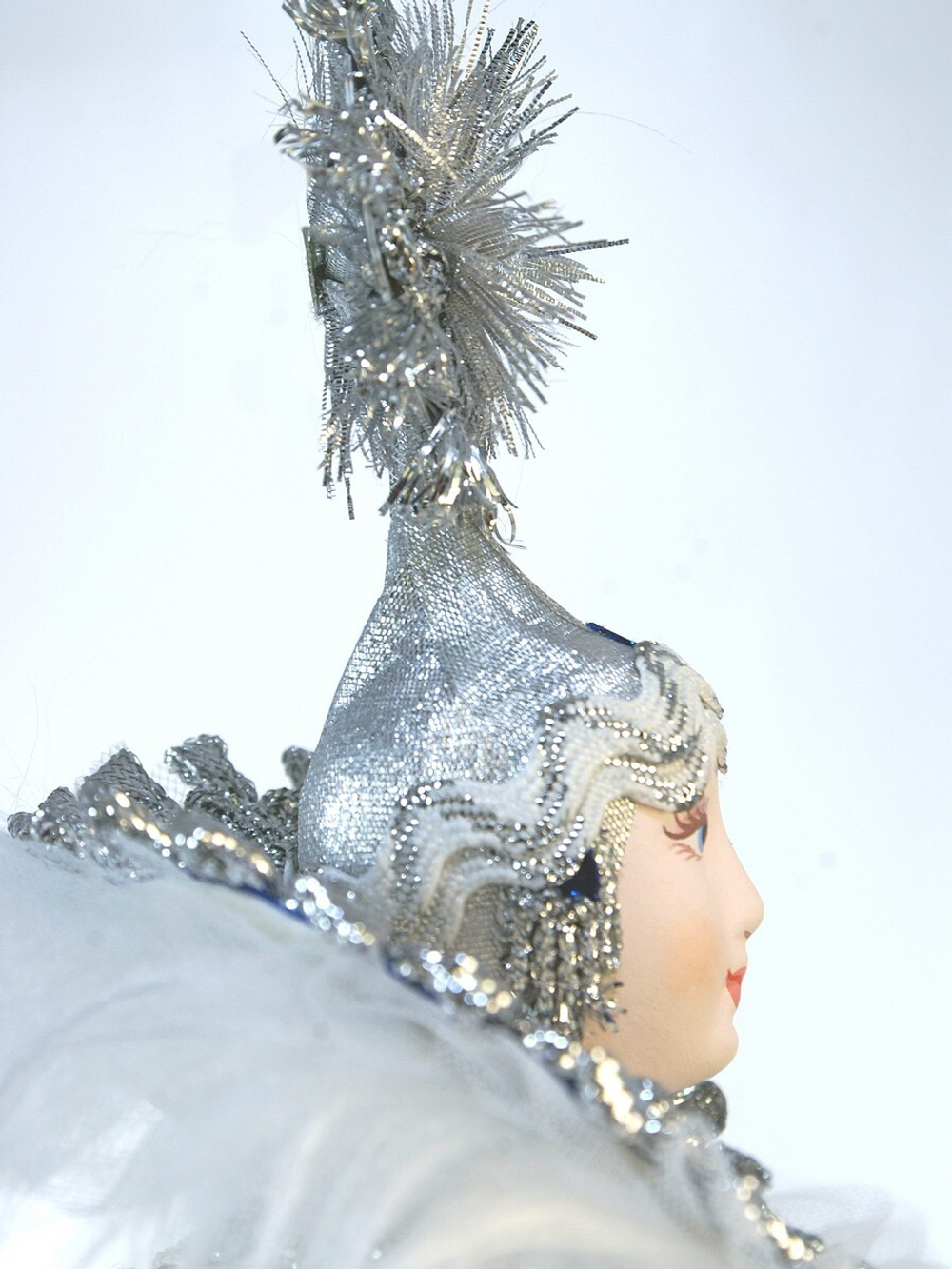 Кукла сказочная фарфоровая Снежная королева Х. К. Андерсена