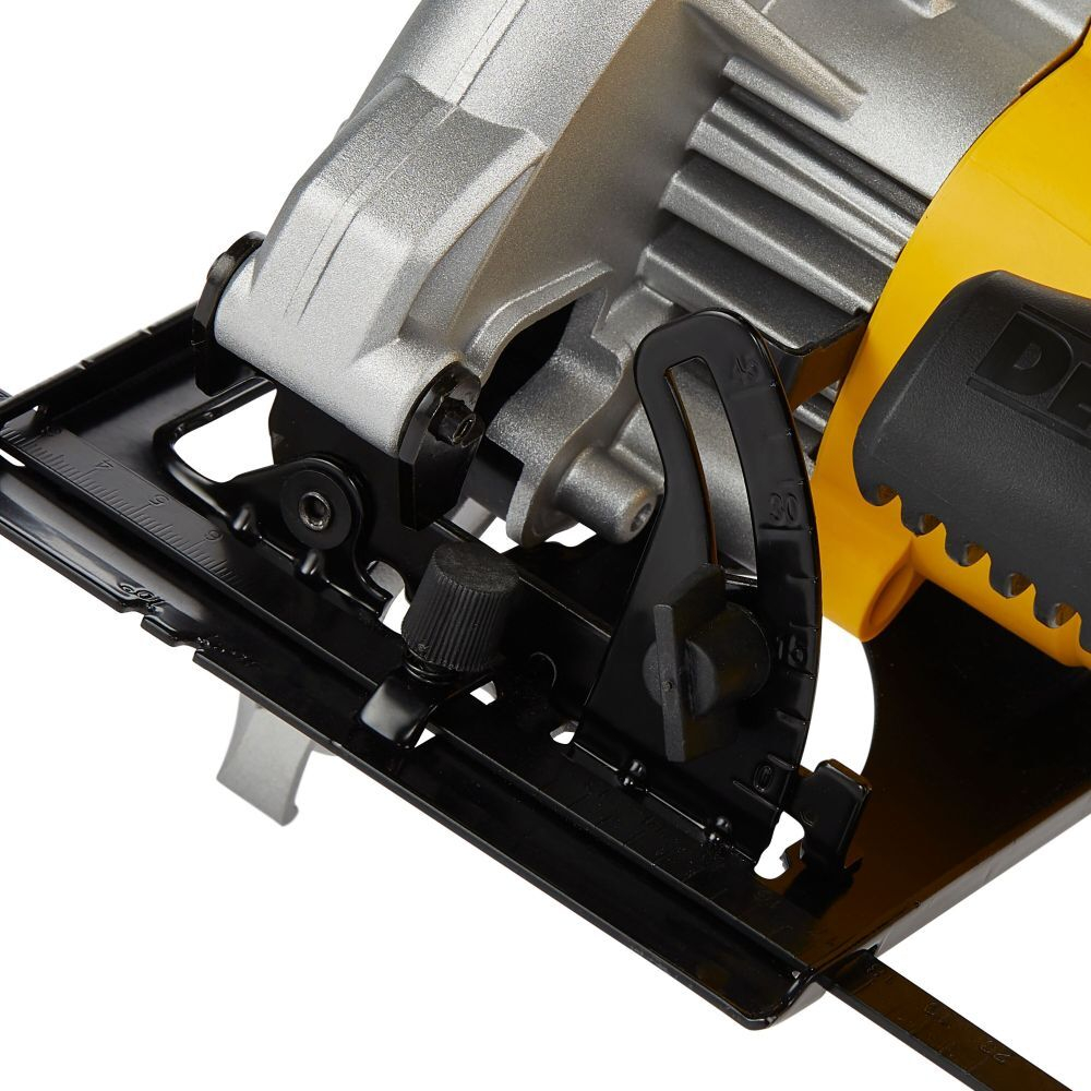 Пила циркулярная сетевая DeWALT DWE5615