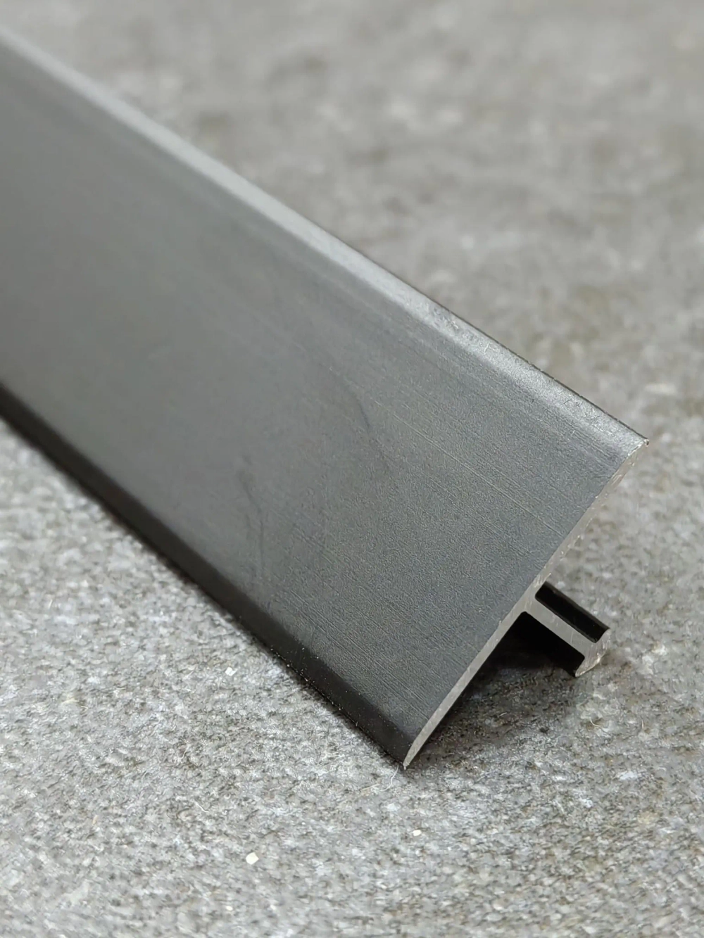 АТ 18мм "DO-1" 2,7м Черный мат. Т-об. анод. алюм.