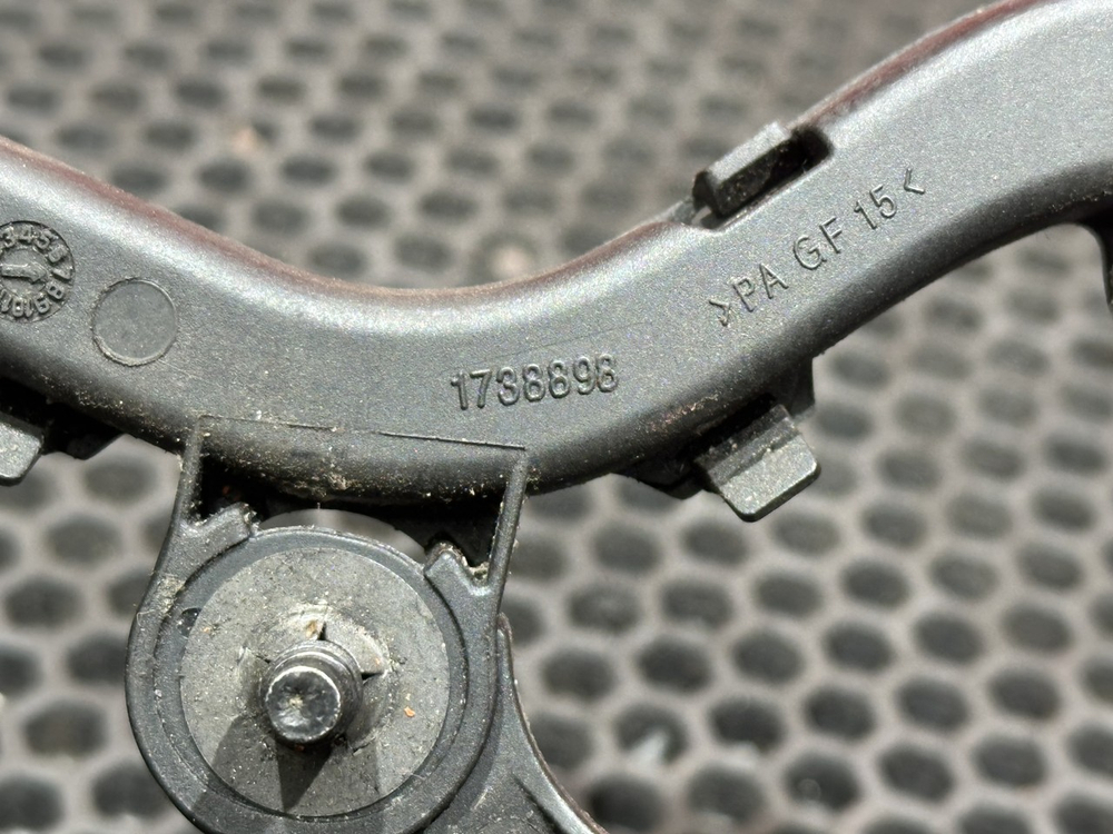 Кронштейн проводки форсунок