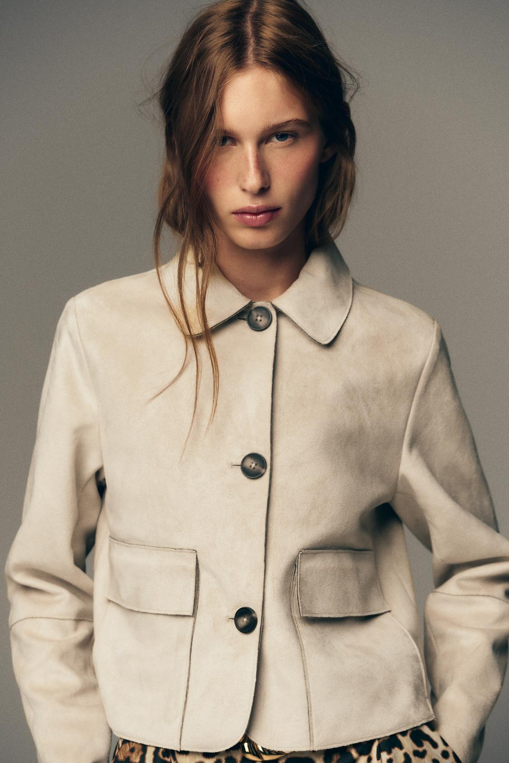 ZARA КОРОТКАЯ КУРТКА ИЗ ИСКУССТВЕННОЙ ЗАМШИ, ЭКРЮ