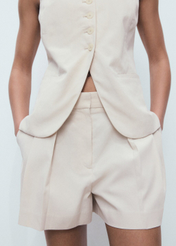 Костюмные шорты с защипами