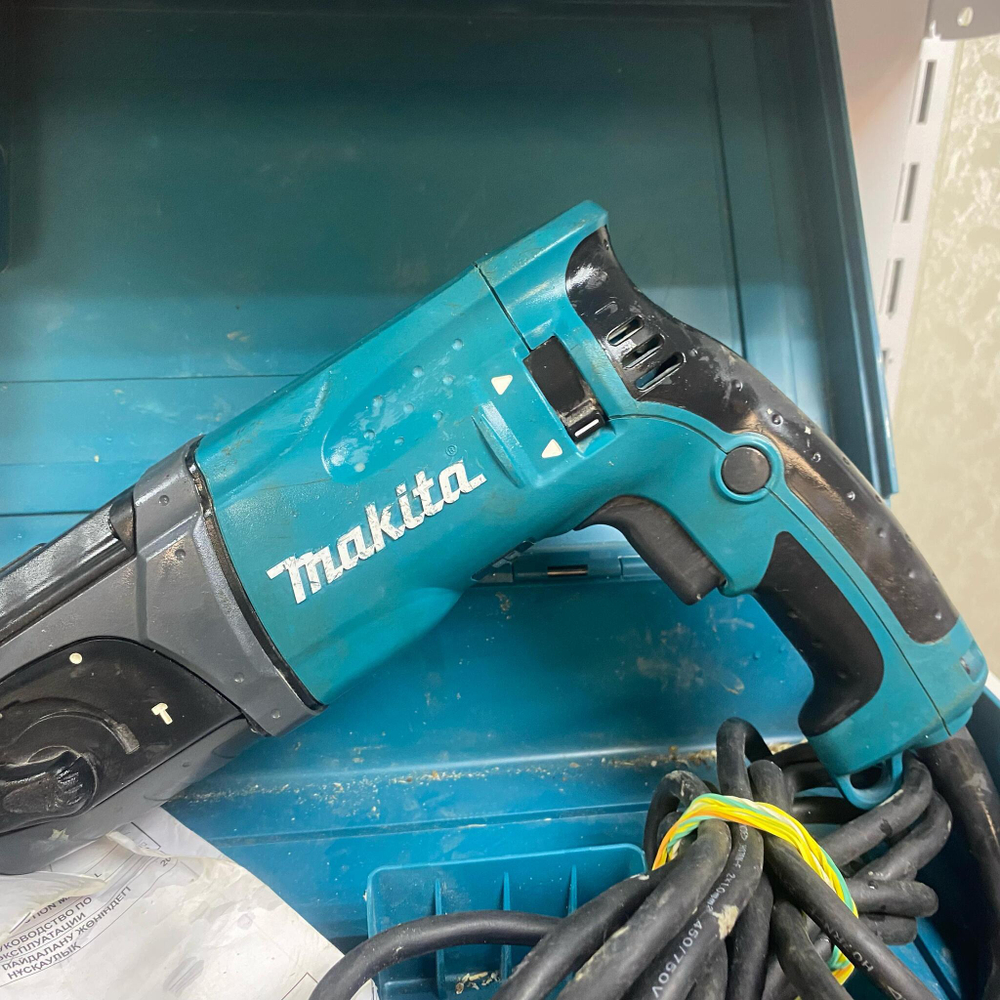 Перфоратор Makita HR2470