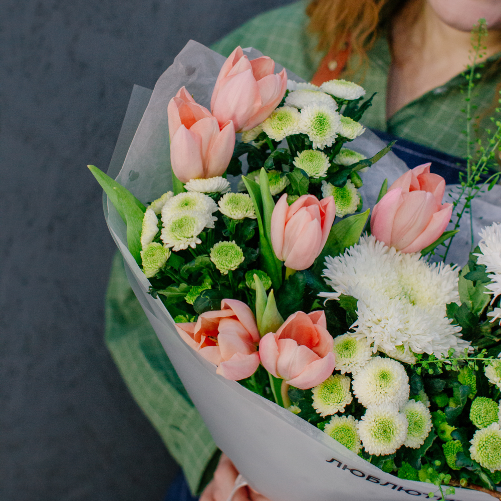 133. Свежий весенний букет с тюльпанами