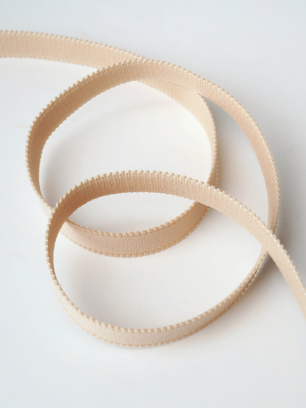 Резинка бретелечная бежевая матовая ширина 15 мм с учетом фестона Lauma (Латвия)