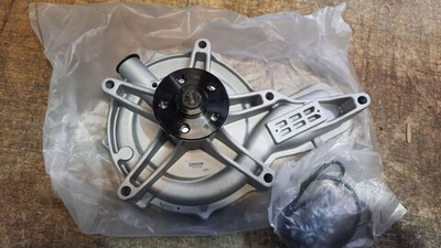 Водяная помпа Volvo 22902431