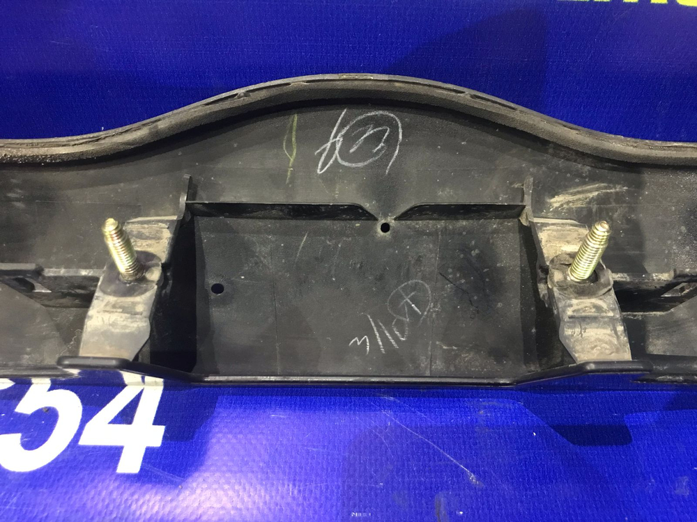 Вставка в багажник центральная TOYOTA SUCCEED 2003