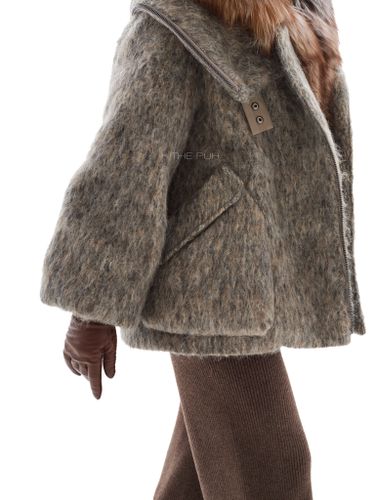 Шоколадный пуховик из шерсти с капюшоном и мехом лисы