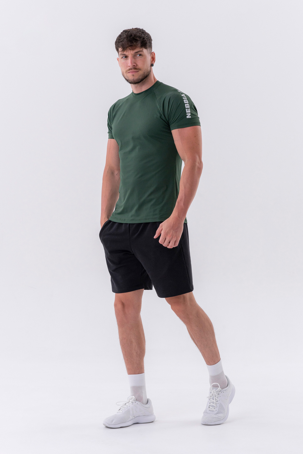 Мужская футболка Nebbia Sporty Fit T-shirt “Essentials” 326 D.green