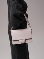 Сумка кожаная через плечо розовый дым