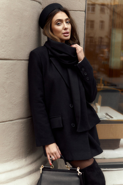 Пальто-пиджак с юбкой в черном цвете