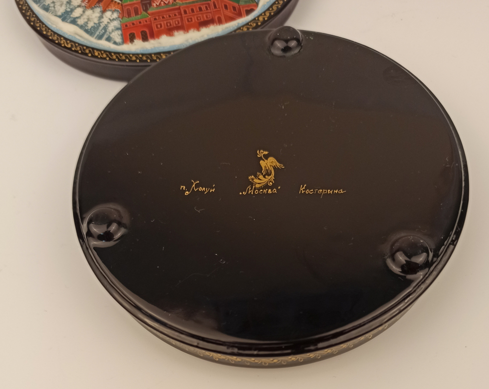 Шкатулка с росписью Москва (d 10см)