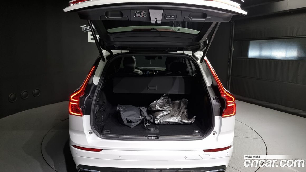Volvo XC60 2 Generation T8 R-Design (01.2021)