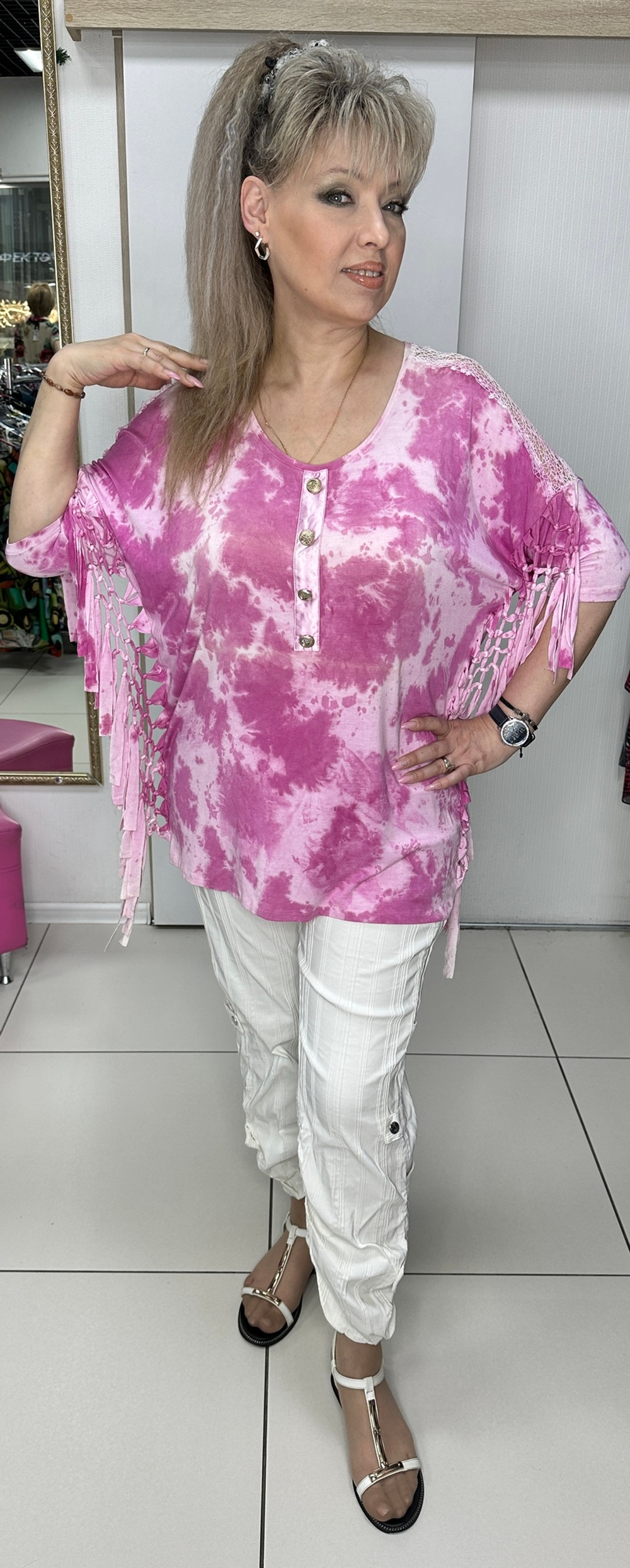 Оригинальный бело-розовый блузон-туника с бахромой