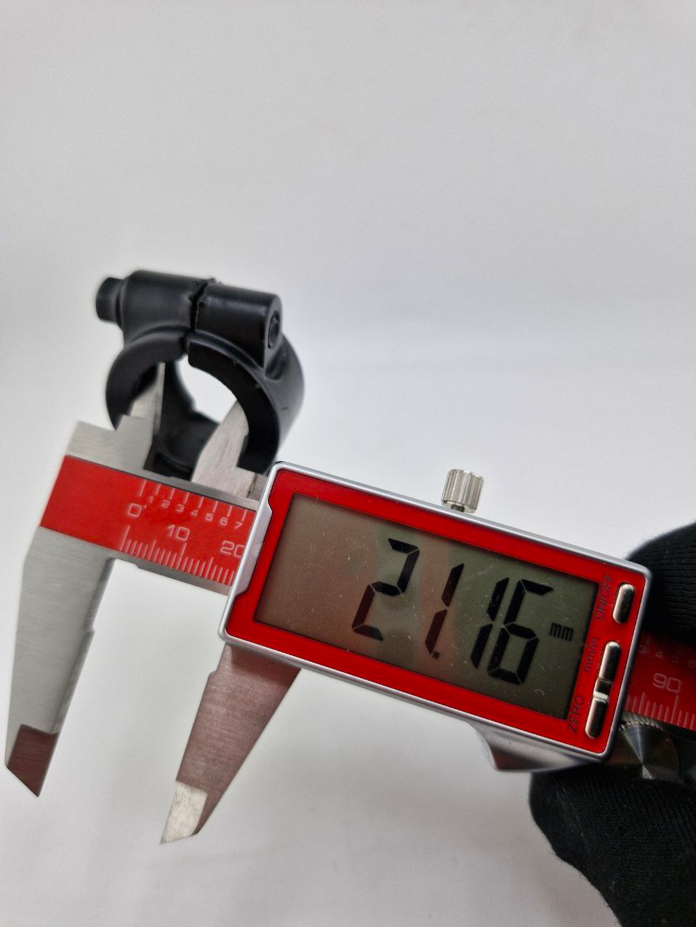 Крепления для зеркал на руль велосипеда, электросамоката, скутера, мотоцикла (8 мм резьба / 22-25 мм руль) комплект 2 шт, чёрные, силумин