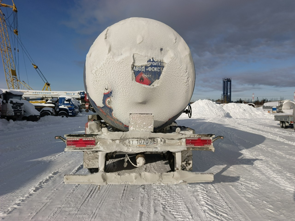 FoxTank 8777 Полуприцеп цистерна 877721 (светлые нефтепродукты)