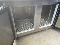 Стол холодильный с бортом