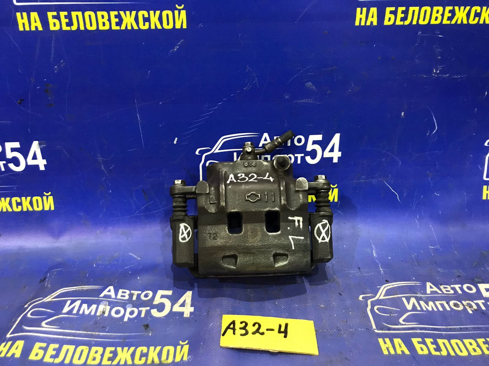 Суппорт тормозной передний левый NISSAN CEFIRO 1996