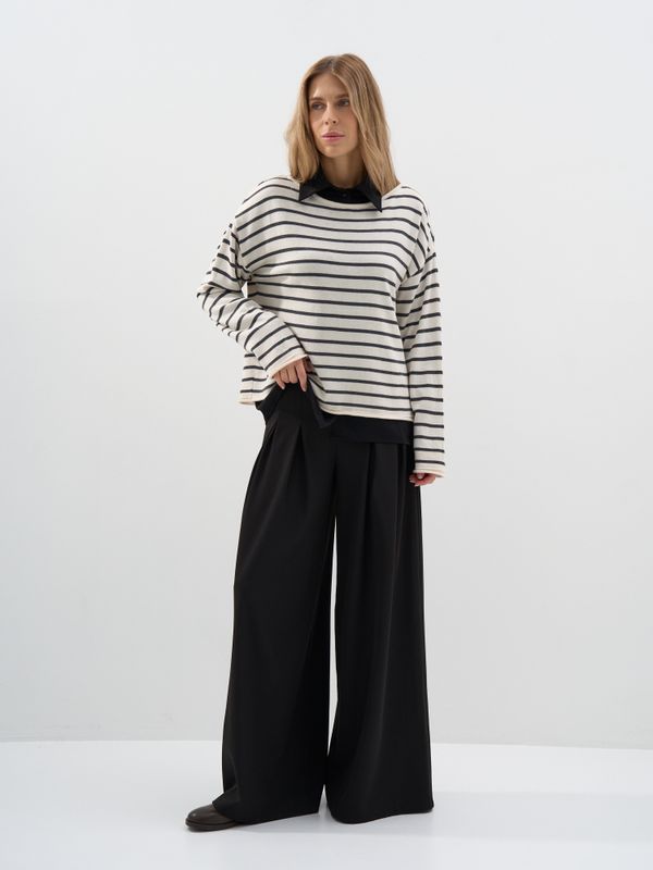 Брюки с защипами 