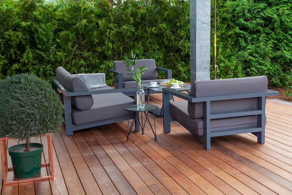 "Гранада" лаунж-зона из алюминия со столиком из HPL