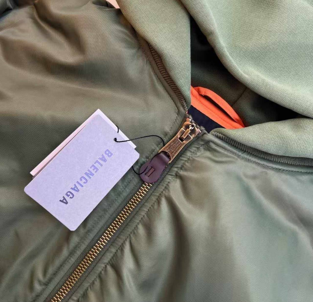 Бомбер Balenciaga