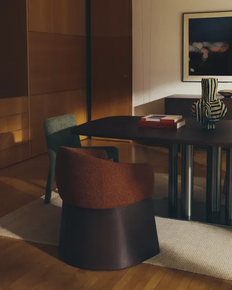 Стул Bosca из терракотового шенилла с ножками из шпона ореха